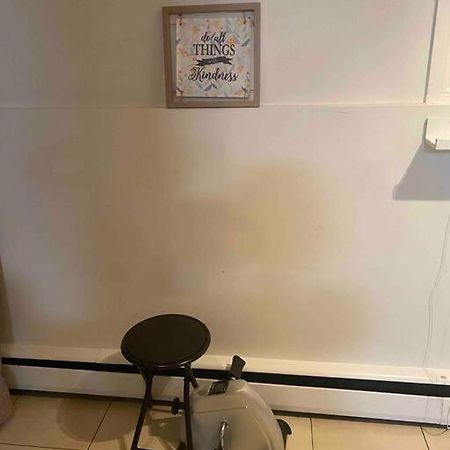 Beautiful Two Bedroom Apartment. YYC Esterno foto