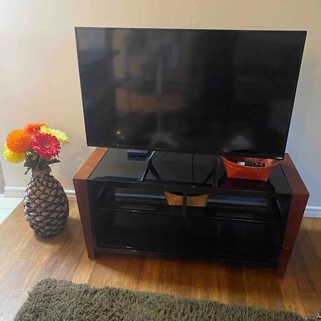 Beautiful Two Bedroom Apartment. YYC Esterno foto
