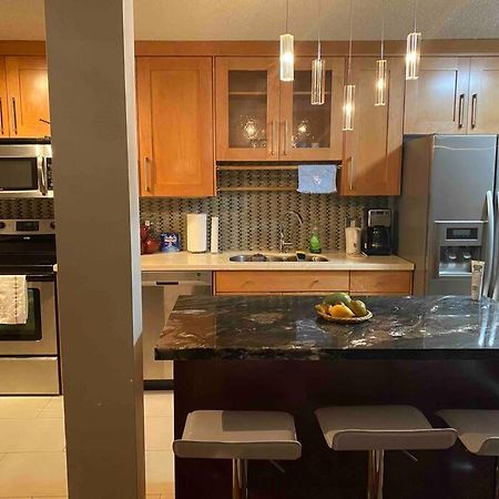 Beautiful Two Bedroom Apartment. YYC Esterno foto