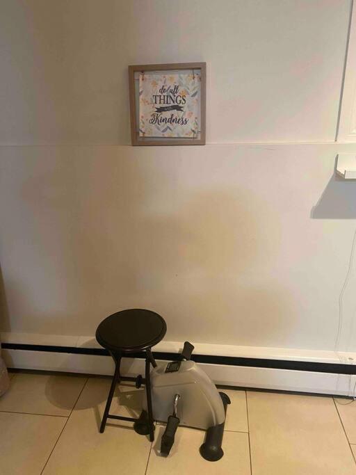 Beautiful Two Bedroom Apartment. YYC Esterno foto