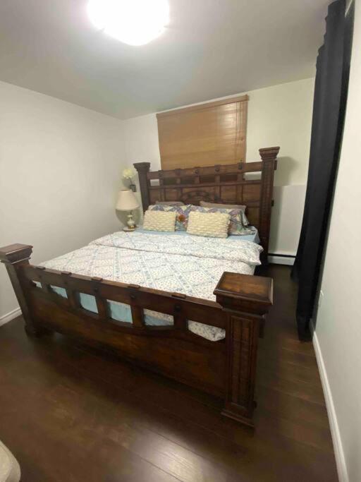 Beautiful Two Bedroom Apartment. YYC Esterno foto