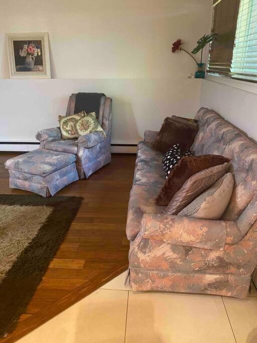 Beautiful Two Bedroom Apartment. YYC Esterno foto