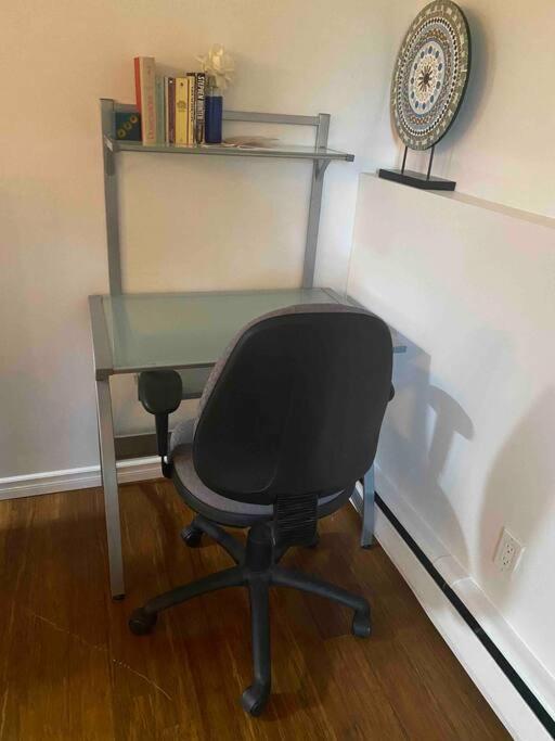 Beautiful Two Bedroom Apartment. YYC Esterno foto
